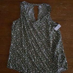 New with tags Old Navy Vneck sleeveless tank top